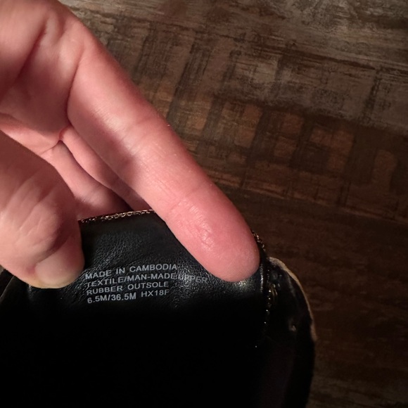 Michael Kors Sneakers 6.5 - Picture 9 of 9